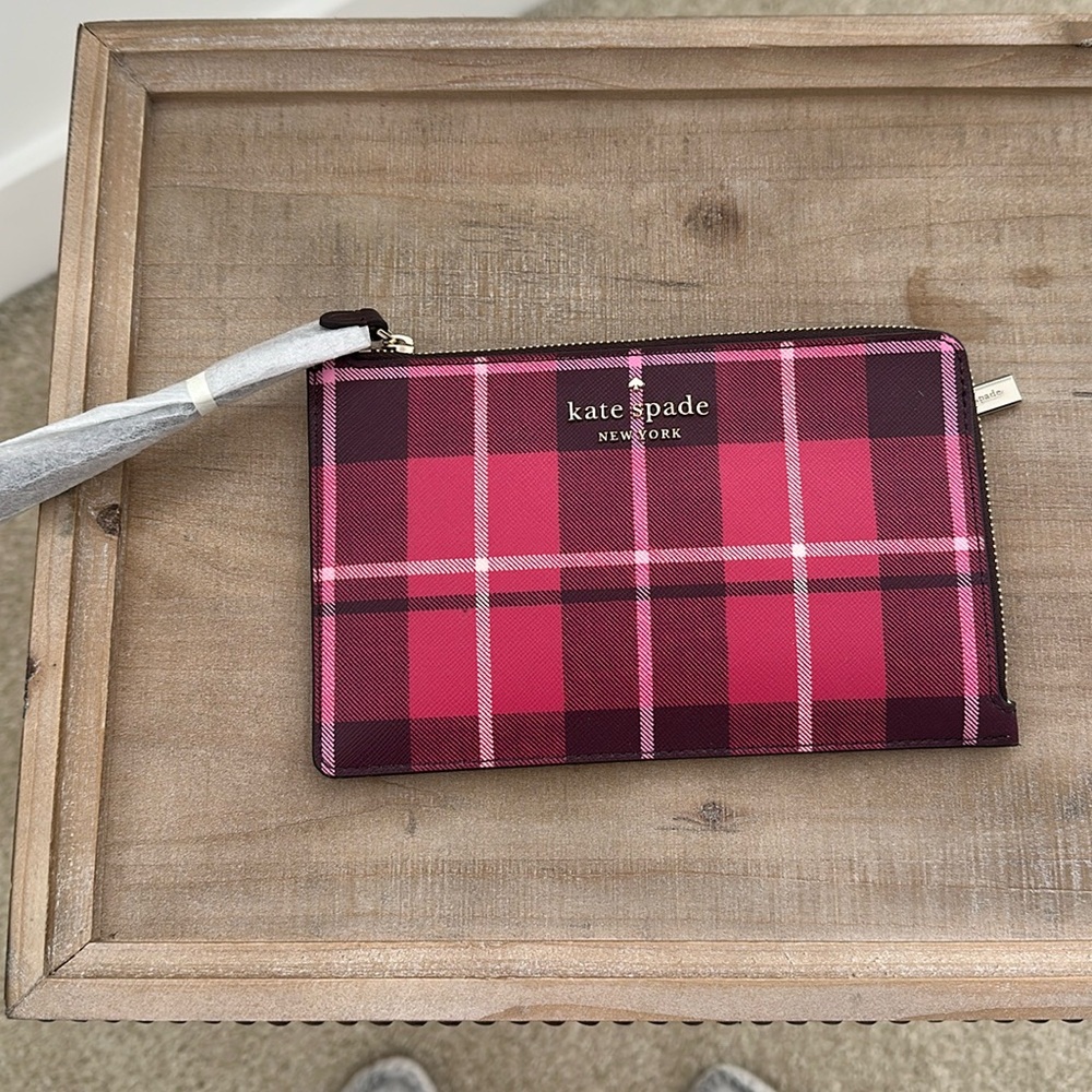 Kate Spade wristlet wallet